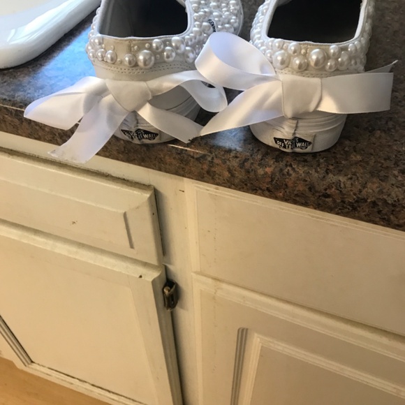 Vans Pearl with bows on back new pics update on listing - Picture 2 of 7